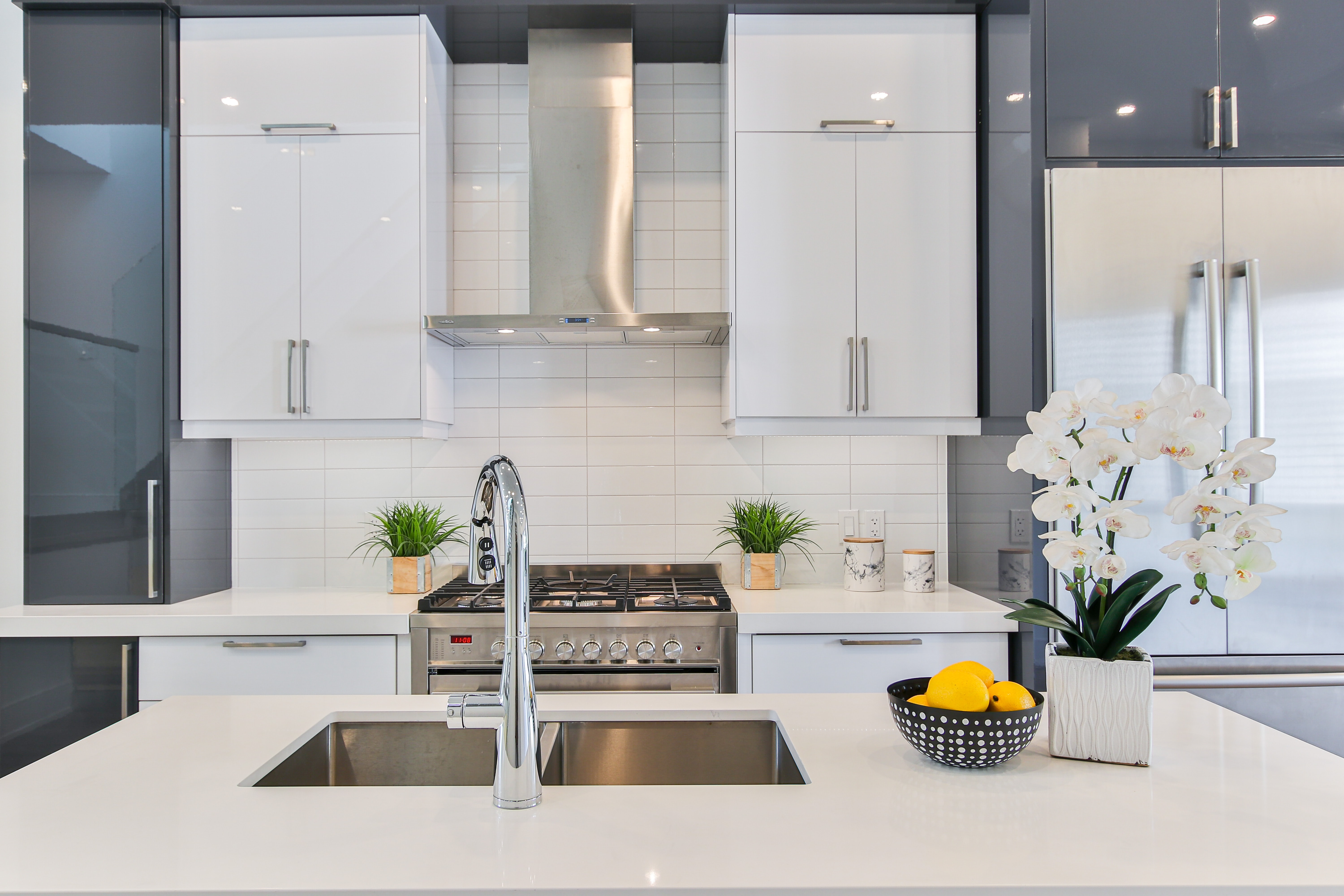 White High Gloss Kitchen Cabinets